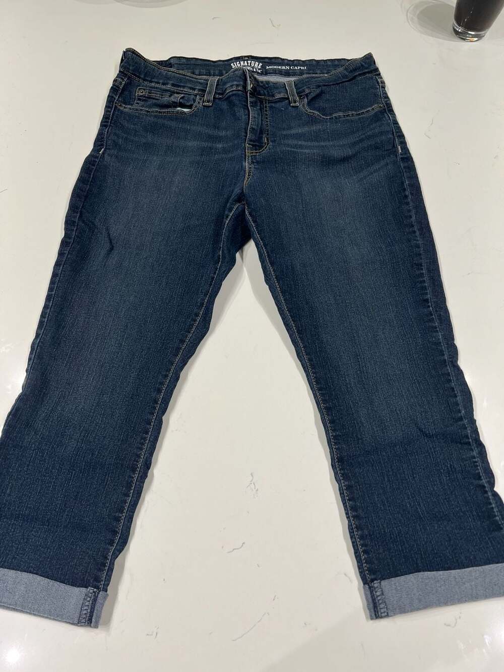 Signature by Levi Strauss & Co. Women's Size 14 Modern Capri Jeans Dark Wash